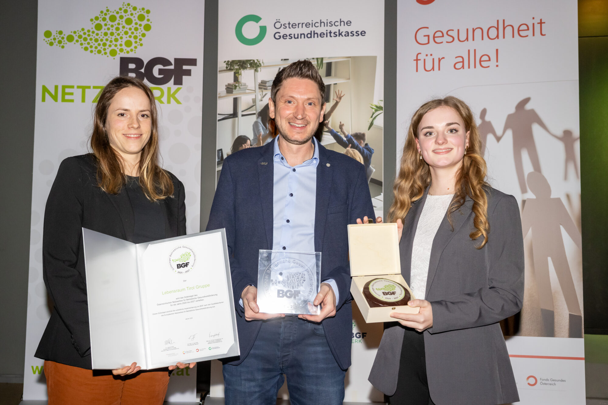 Diskutierten in F&uuml;gen zum Thema &bdquo;Bewegung ist mehr als Sport&ldquo; (v.l.): Skisprung-Legende Toni Innauer, Thomas Rohregger (ehemaliger Rennradprofi, Sportnetzwerk Tirol), Sportwissenschaftlerin Elisabeth Happ (Universit&auml;t Innsbruck), Anna-Maria Kogler (Sportnetzwerk Tirol), Christoph Ebenbichler (Skicrosser, Trainer und Sportwissenschaftler), Stefan Steinacher (Sportmoderator) und Bergl&auml;ufer Markus Kr&ouml;ll. &copy; LRTH