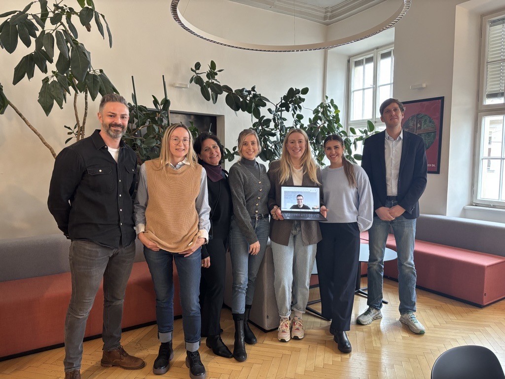 Diskutierten in F&uuml;gen zum Thema &bdquo;Bewegung ist mehr als Sport&ldquo; (v.l.): Skisprung-Legende Toni Innauer, Thomas Rohregger (ehemaliger Rennradprofi, Sportnetzwerk Tirol), Sportwissenschaftlerin Elisabeth Happ (Universit&auml;t Innsbruck), Anna-Maria Kogler (Sportnetzwerk Tirol), Christoph Ebenbichler (Skicrosser, Trainer und Sportwissenschaftler), Stefan Steinacher (Sportmoderator) und Bergl&auml;ufer Markus Kr&ouml;ll. &copy; LRTH
