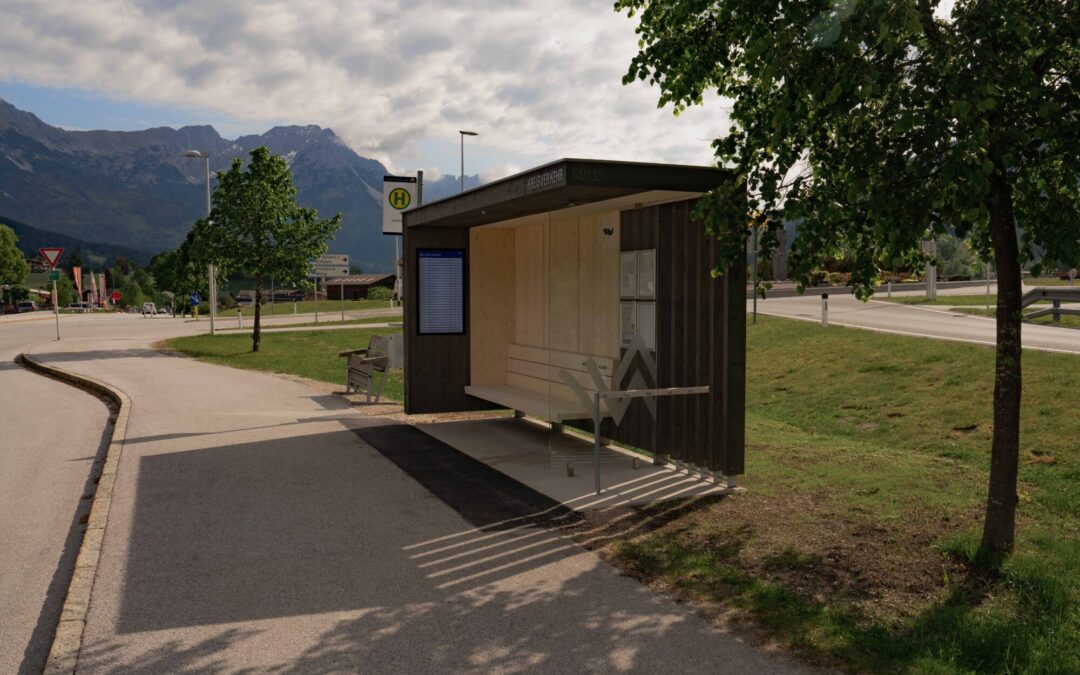 Bushaltestellen im Tirol-Design