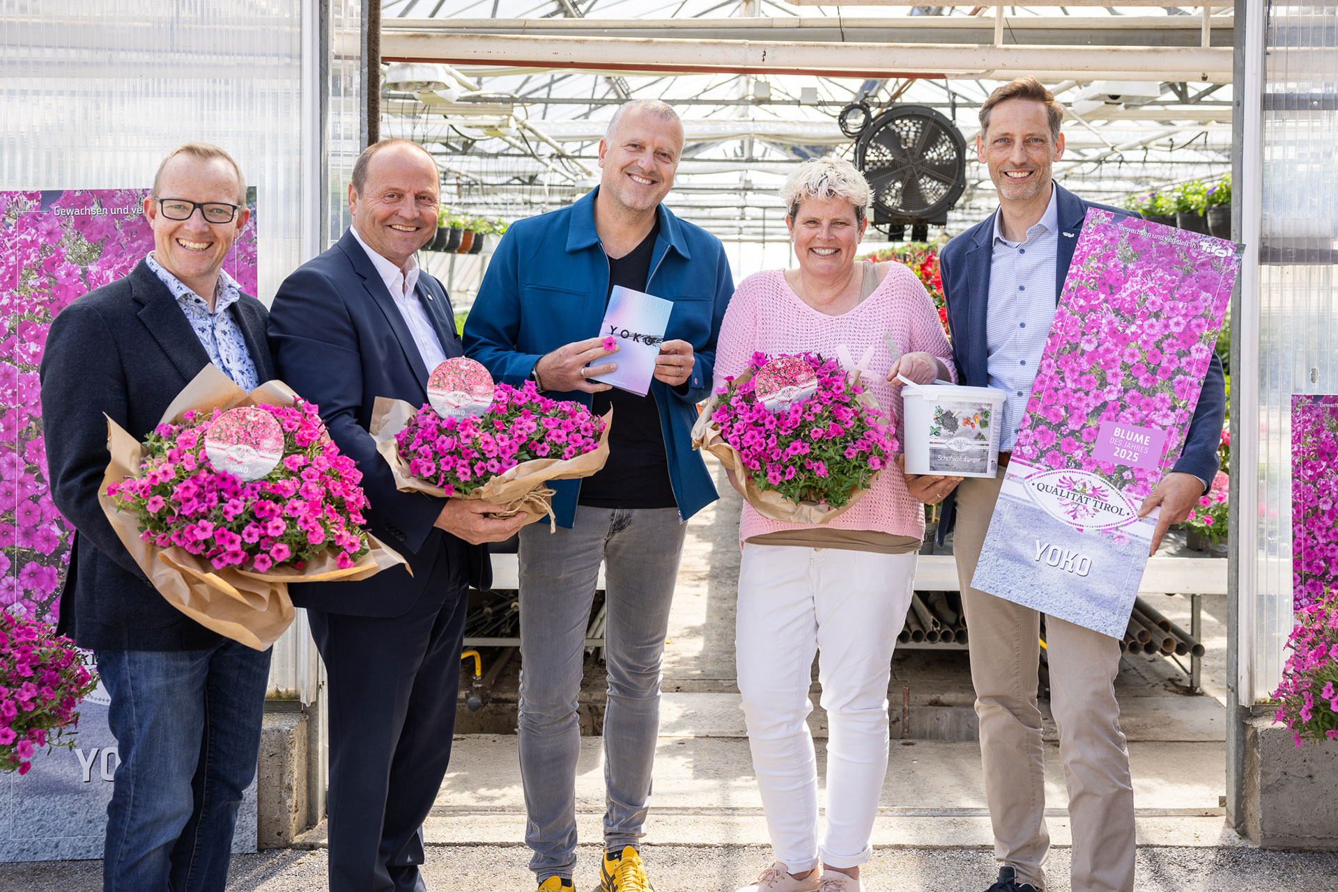 Diskutierten in F&uuml;gen zum Thema &bdquo;Bewegung ist mehr als Sport&ldquo; (v.l.): Skisprung-Legende Toni Innauer, Thomas Rohregger (ehemaliger Rennradprofi, Sportnetzwerk Tirol), Sportwissenschaftlerin Elisabeth Happ (Universit&auml;t Innsbruck), Anna-Maria Kogler (Sportnetzwerk Tirol), Christoph Ebenbichler (Skicrosser, Trainer und Sportwissenschaftler), Stefan Steinacher (Sportmoderator) und Bergl&auml;ufer Markus Kr&ouml;ll. &copy; LRTH