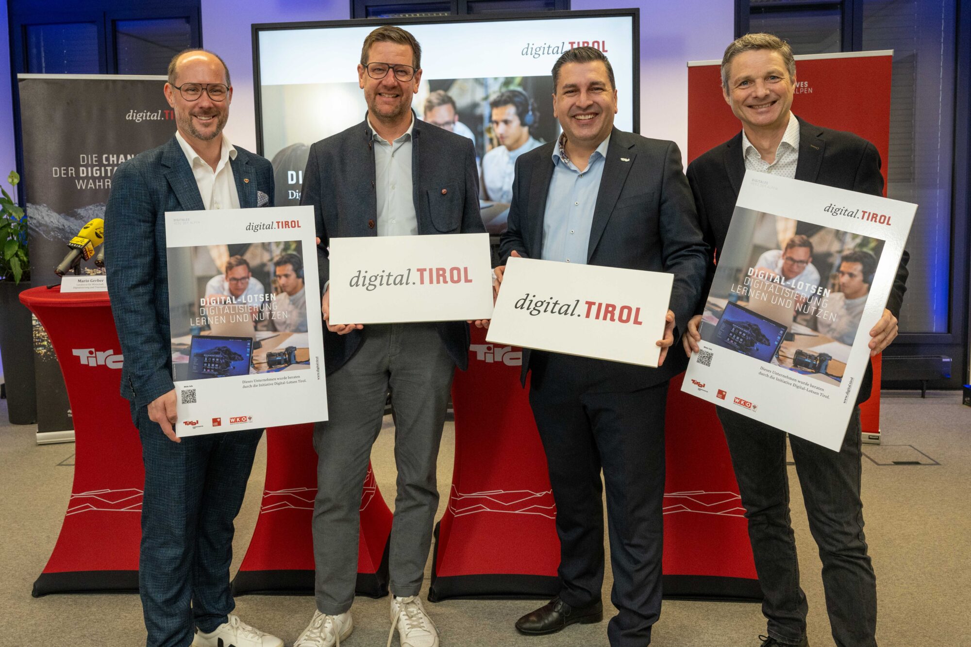 Diskutierten in F&uuml;gen zum Thema &bdquo;Bewegung ist mehr als Sport&ldquo; (v.l.): Skisprung-Legende Toni Innauer, Thomas Rohregger (ehemaliger Rennradprofi, Sportnetzwerk Tirol), Sportwissenschaftlerin Elisabeth Happ (Universit&auml;t Innsbruck), Anna-Maria Kogler (Sportnetzwerk Tirol), Christoph Ebenbichler (Skicrosser, Trainer und Sportwissenschaftler), Stefan Steinacher (Sportmoderator) und Bergl&auml;ufer Markus Kr&ouml;ll. &copy; LRTH